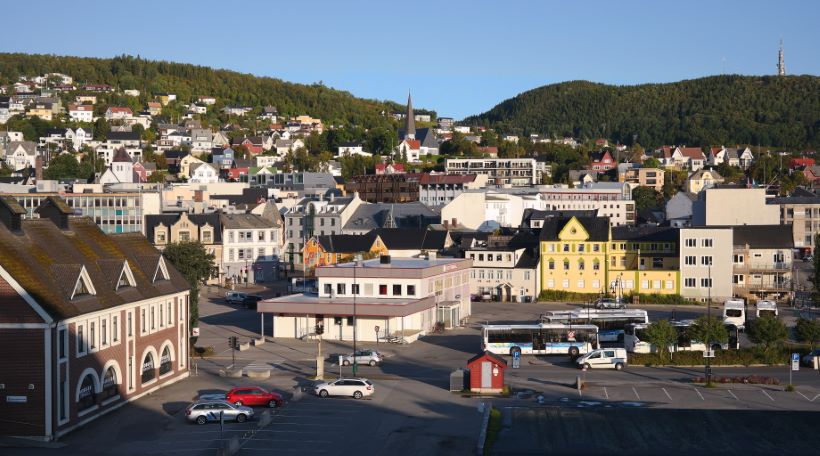 real estate agent Harstad